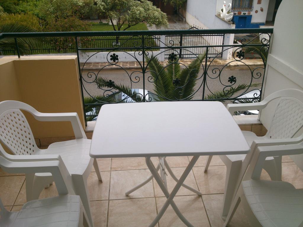 Vicky Rooms Paralia Dionisiou Chambre photo