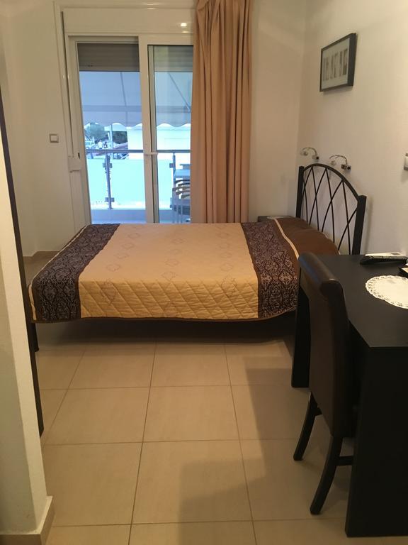 Vicky Rooms Paralia Dionisiou Extérieur photo