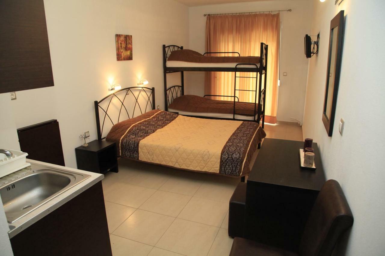 Vicky Rooms Paralia Dionisiou Extérieur photo