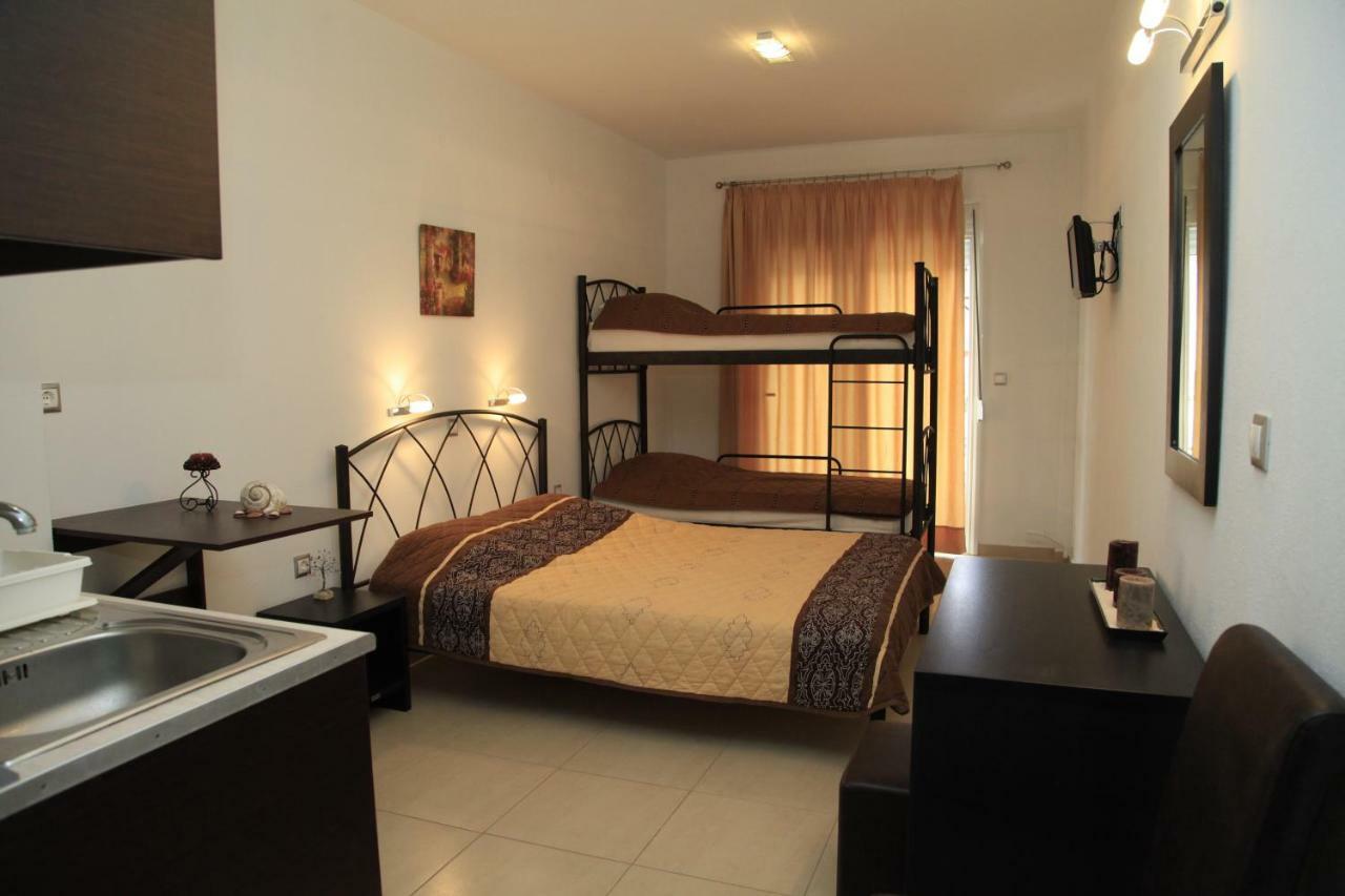 Vicky Rooms Paralia Dionisiou Extérieur photo