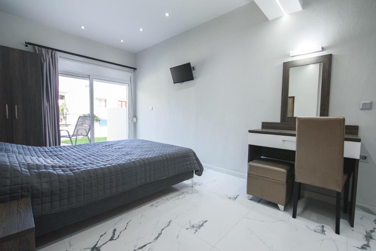 Vicky Rooms Paralia Dionisiou Extérieur photo